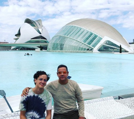 José Antonio Fernández y su hijo disfrutando de unas merecidas vacaciones…