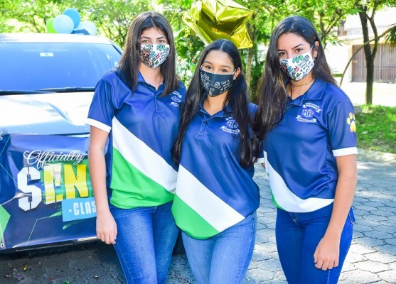 Derecho de alegría en la Senior Entrance 2021 de la Academia Americana 