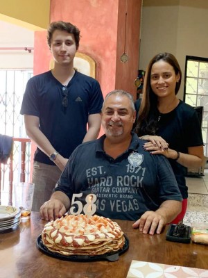 Wenceslao Lara Orellana festajando su cumple