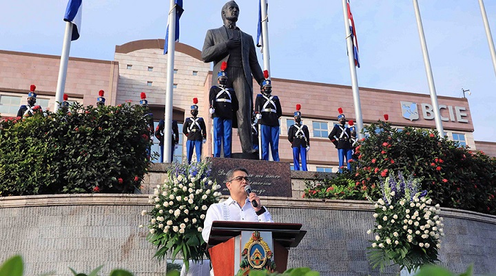 Presidente Hernández rinde tributo a los nuevos héroes y heroínas de la patria que enfrentan la pandemia