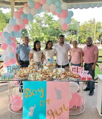 Con los abuelos, José Rene Quevedo, Dorcas Trigueros, Gabriela Quevedo, Will Humberto Batuista Aguirre, Xiomara Alicia Aguirre y Will Humberto Bautista Claros.