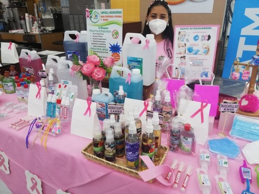 Emprendedores realizan Expo venta Rosa en el aeropuerto Ramón Villeda Morales