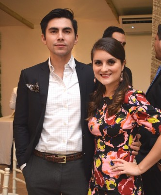 Los jóvenes José Hernández y Sonia Bueso, forman un lindo matrimonio  