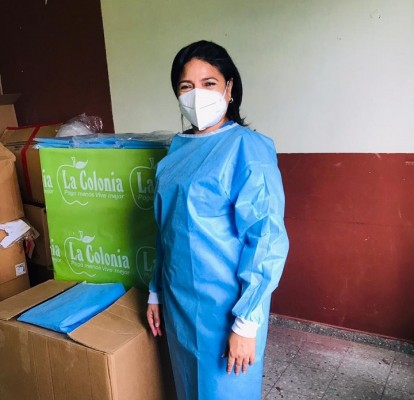 Supermercados La Colonia realiza donativo de batas descartables al Hospital Aníbal Murillo Escobar de Olanchito