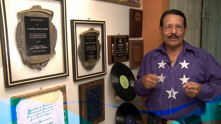 Marca Honduras entrega donativo al cantautor de la canción insigne 
