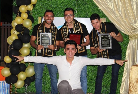 El ganador fue el representante de Intibuca, Ángel Gabriel Odoñez junto a los campeones Carlos Padilla de Olancho y Manuel Miranda de Lago de Yojoa, con Marvín el director de Proyección Talentos Honduras (PTH), Marvin David Girón Cardona. 