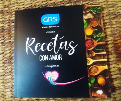 Lanzan libro “Recetas con amor” para ayudar al programa oncológico Listones de Amor