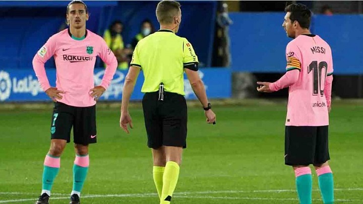 El desplante de Messi contra el árbitro que solo le costó una tarjeta amarilla