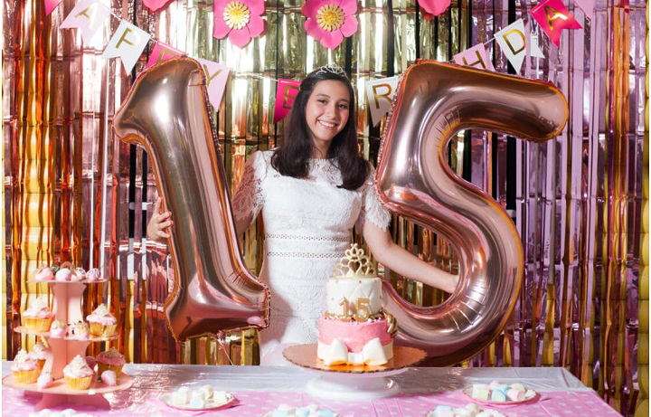 Marcela Alejandra celebra sus 15 años a la orilla de la playa