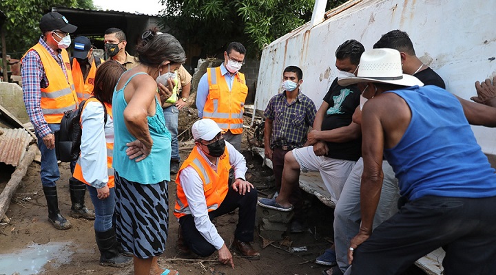 Hernández supervisa trabajos de limpieza en el sector de El Calán, Villanueva, Cortés