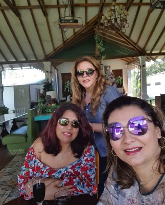 Compartiendo las amigas Vilma Gonzáles, Sheila García y Ruth Rápalo.