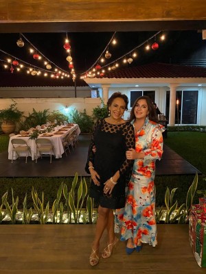 Diana Cardona de Caraccioli con su bella hija