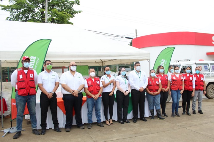 Supermercados La Colonia dentrega 62,000 libras de víveres a familias afectadas por Eta e Iota en el municipio de La Lima