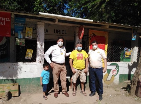 Leyde dona más de 5,000 litros de productos a pulperías y mercaditos de la zona norte para reiniciar sus negocios