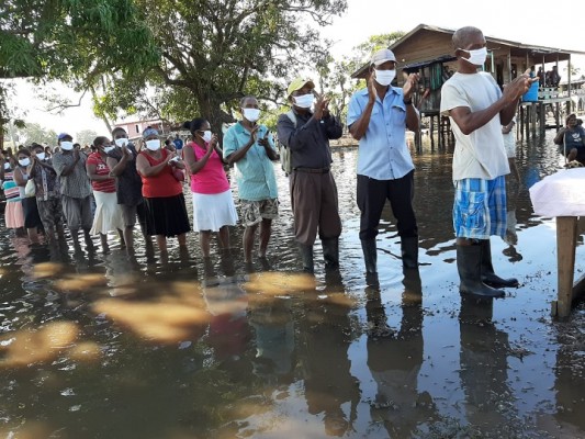 Los habitantes de la Mosquitia demostraron su agradecimiento aplaudiendo