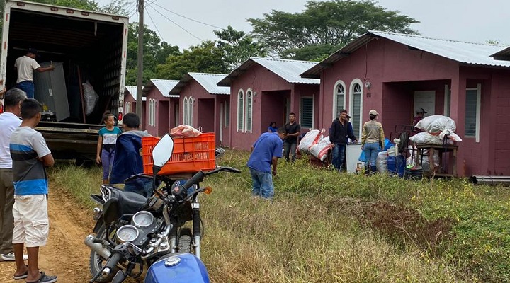 Damnificados de bordos del río Blanco reciben viviendas del Gobierno