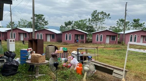 Damnificados de bordos del río Blanco reciben viviendas del Gobierno