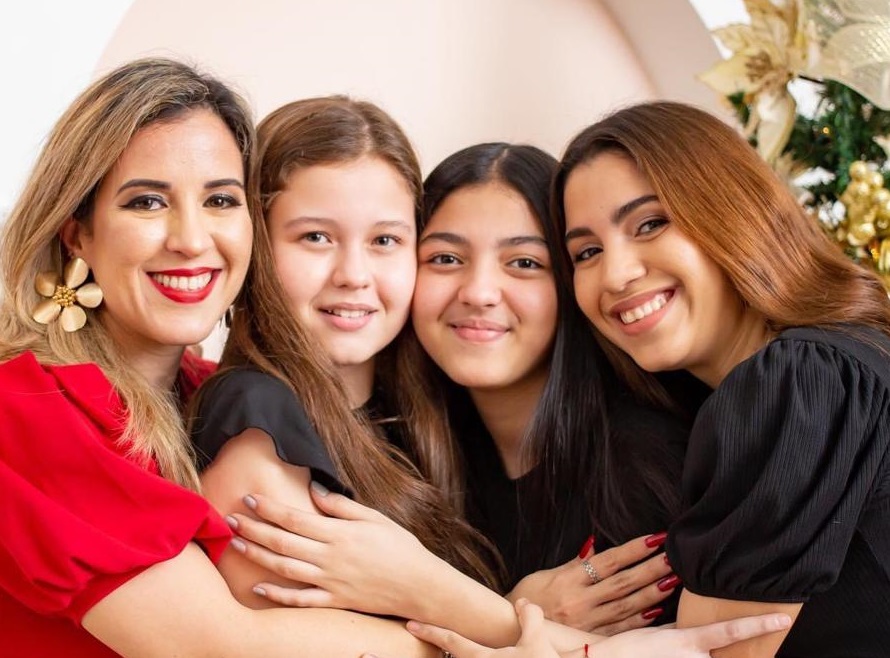 Alexandra Suazo con sus bellas hijas