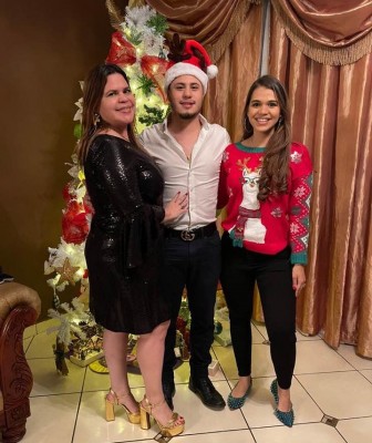 Digna Aguilar Castro con dos de sus hijos