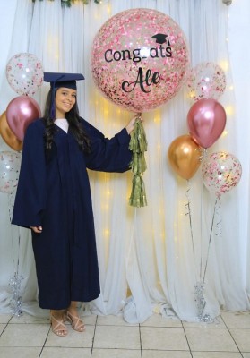 Celebran la graduación de Alexa Mena Sanchez
