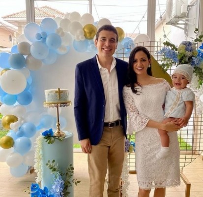 En un ambiente familiar celebraron el bautizo de Giorgio, el primer heredero de los esposos Melvin Ferraro y Marcela Juárez de Ferraro, congratulaciones al nuevo cristiano.