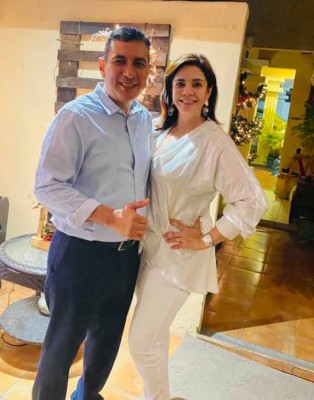 Ernesto Alvarado con su guapa espoda Cristina forman una las parejas mas lindas de la city