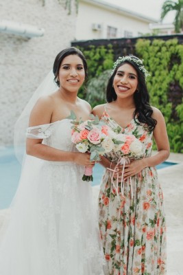 Valerie con su hermana Magdaly Peralta