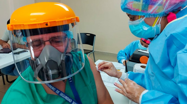 Personal de primera línea de los principales hospitales de San Pedro Sula ya están inmunizado contra la covid-19