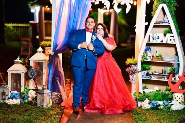 La boda civil de Nikol y Carlos Roberto…romanticismo y elegancia a la orilla de la playa