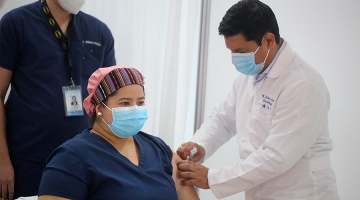 Inmunizado el 100 % del personal de primera línea de las salas de pacientes covid-19 en el Valle de Sula