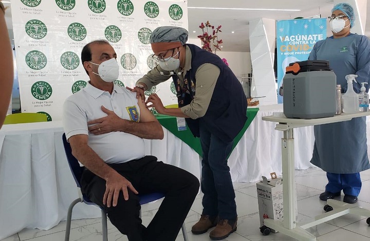 Este martes inició vacunación contra covid-19 en hospitales privados del departamento de Cortés
