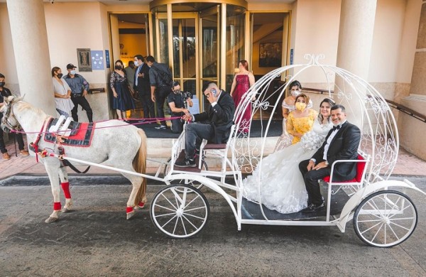 La boda de Carlos Roberto y Nikol... como en un cuento de hadas