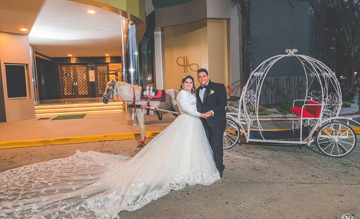 La boda de Carlos Roberto y Nikol... como en un cuento de hadas