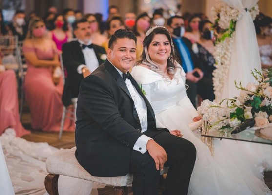 La boda de Carlos Roberto y Nikol... como en un cuento de hadas