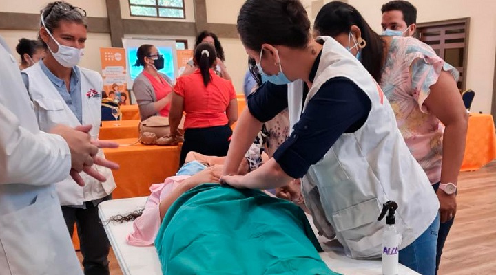 Personal de Salud de Cortés recibe capacitación para reducir mortalidad de bebés y mujeres embarazadas