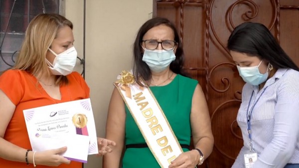 Reina Leiva Pineda es exalta como Madre de la Maquila 2021