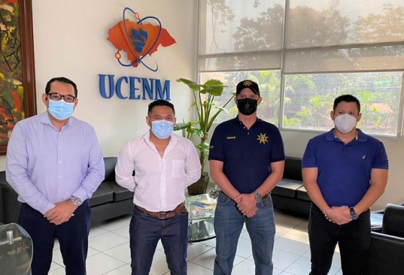 Orlin Valle primer cadete con formación para oficial mercante de UCENM