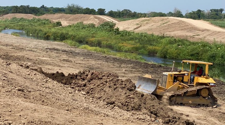 En 30 % avanza rehabilitación de bordos del canal Maya en La Lima