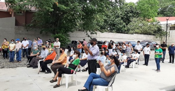 Celebran cumpleaños a longevo árbol de Guanacaste en la Colonia Juan Lindo de San Pedro Sula