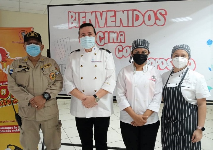 Alumnos de la Escuela de Gastronomía “Hernando Moreno” ofrecen almuerzo a miembros del Cuerpo de Bomberos