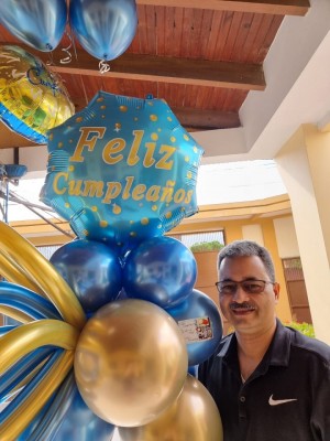 Agasajo de cumpleaños en honor a Julio Cesar Fernández