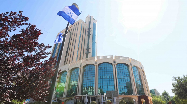 La bandera de Honduras ya flamea en su nueva embajada en Jerusalén