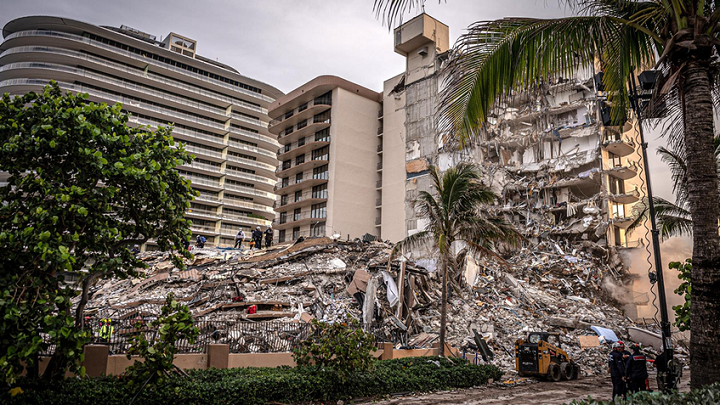 Autoridades elevan a 12 los muertos por derrumbe de edificio en Miami-Dade