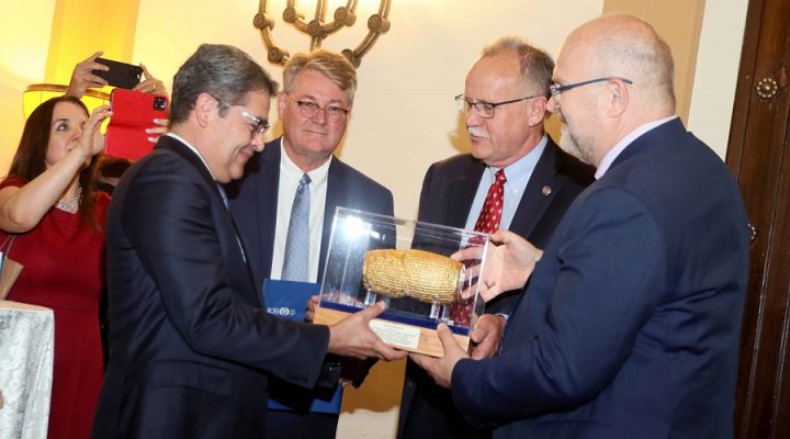 Pareja Presidencial recibe reconocimientos de organizaciones religiosas de Israel