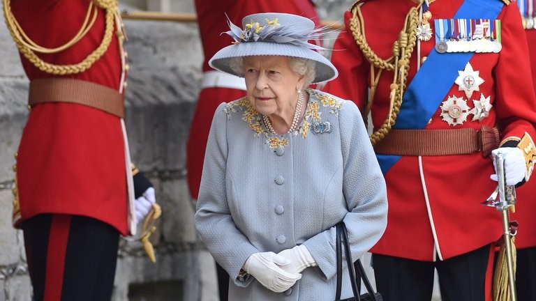 La reina Isabel II conmemoró su cumpleaños “oficial” con una ceremonia militar