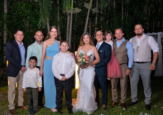 La boda de Alejandro y Nicolle… íntima y divertida