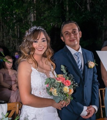 La boda de Alejandro y Nicolle… íntima y divertida