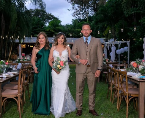 La boda de Alejandro y Nicolle… íntima y divertida