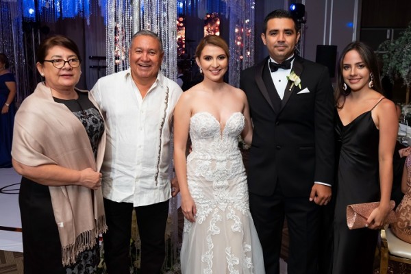 Sergio Portillo y Sujey Laínez estelarizan su romántica unión matrimonial