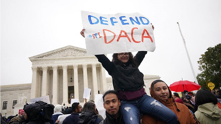 Juez de EEUU declara ilegal el programa DACA que daba beneficios a inmigrantes y suspende nuevas solicitudes
